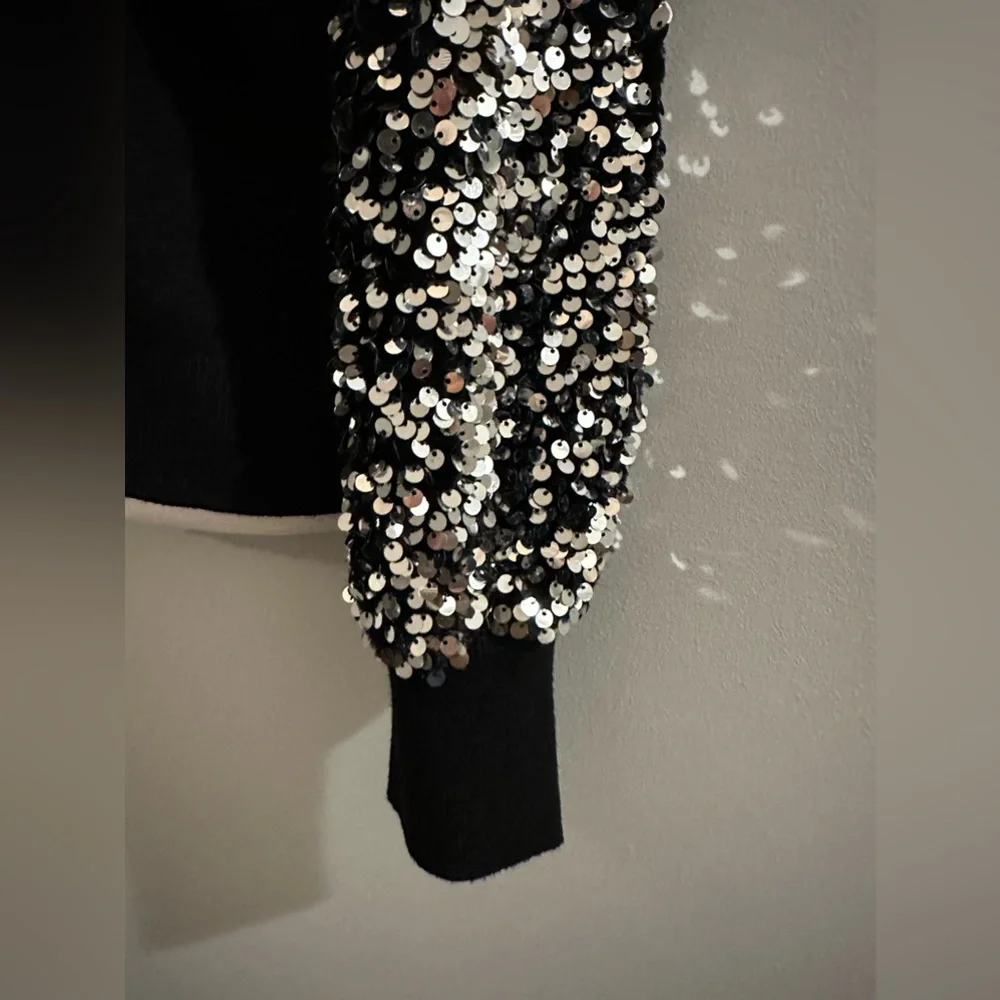 Siani Milano Weekend in Vegas Black with silver sequins top New with tags Size L